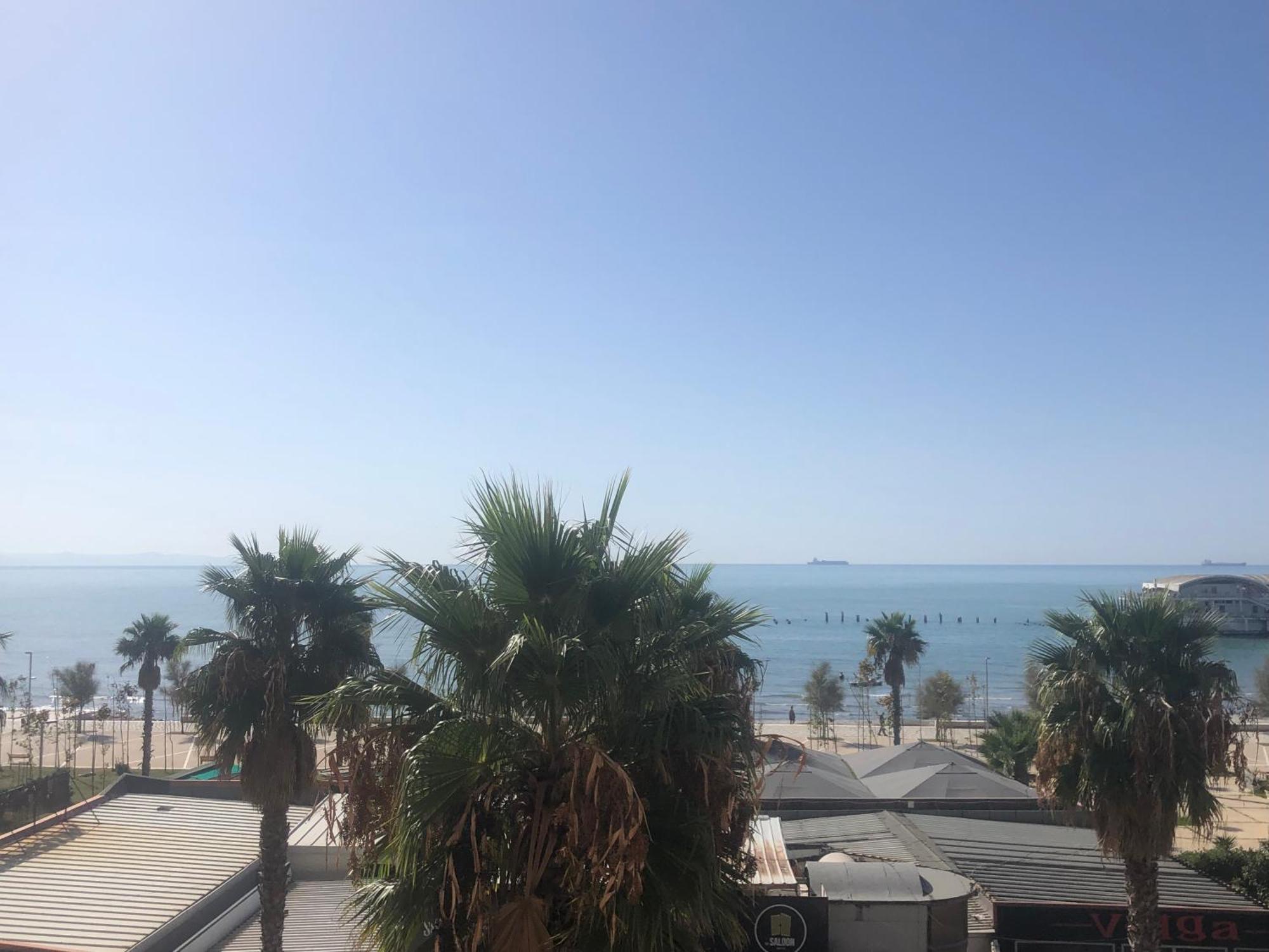 Vollga Four Seasons Apartment Durrës Eksteriør bilde