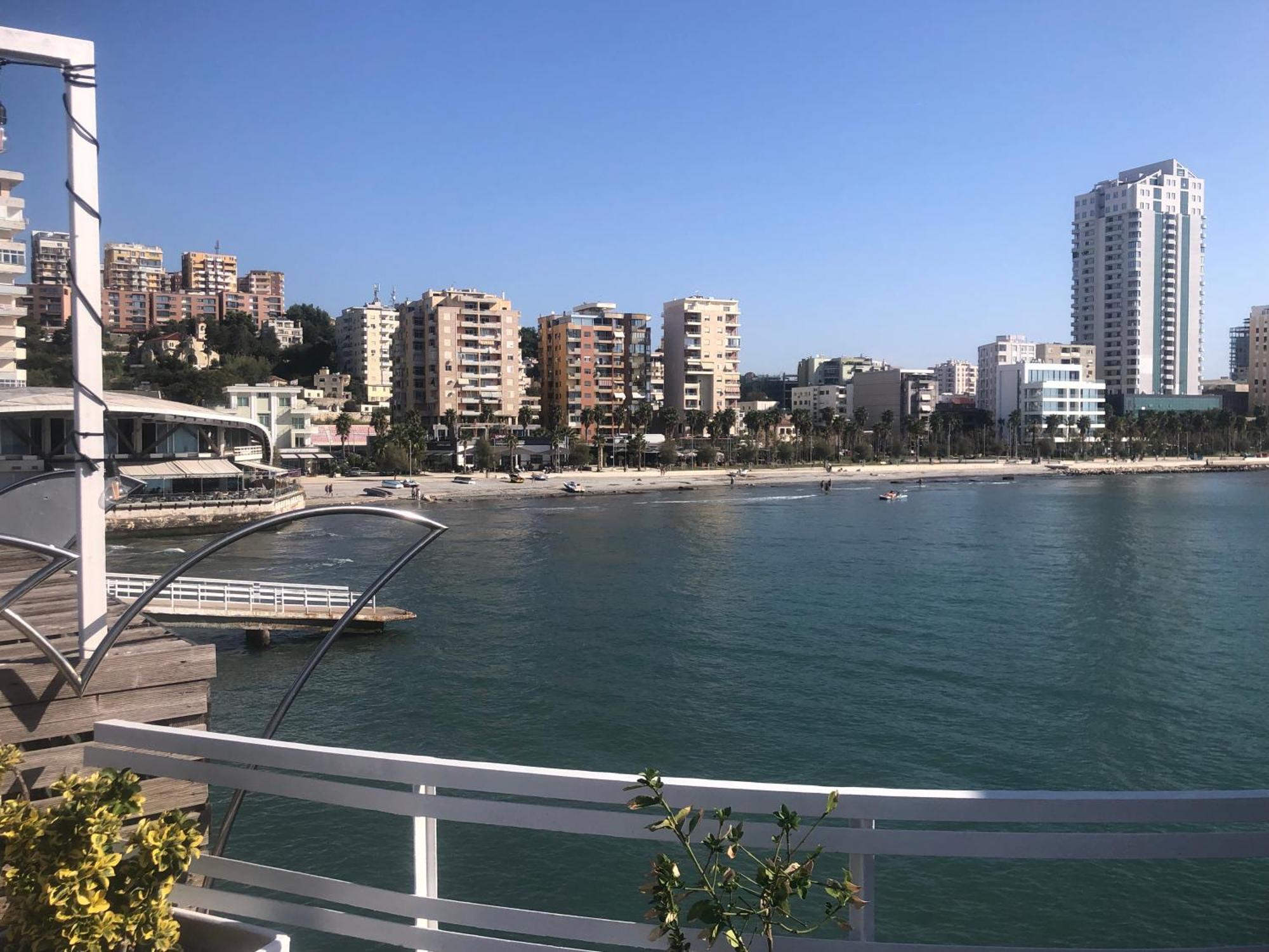Vollga Four Seasons Apartment Durrës Eksteriør bilde
